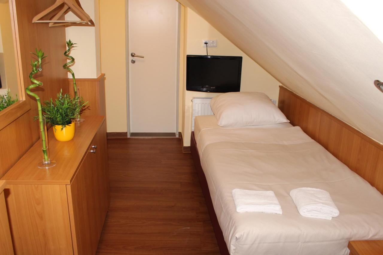 Altan Hotel Hamburg Bagian luar foto