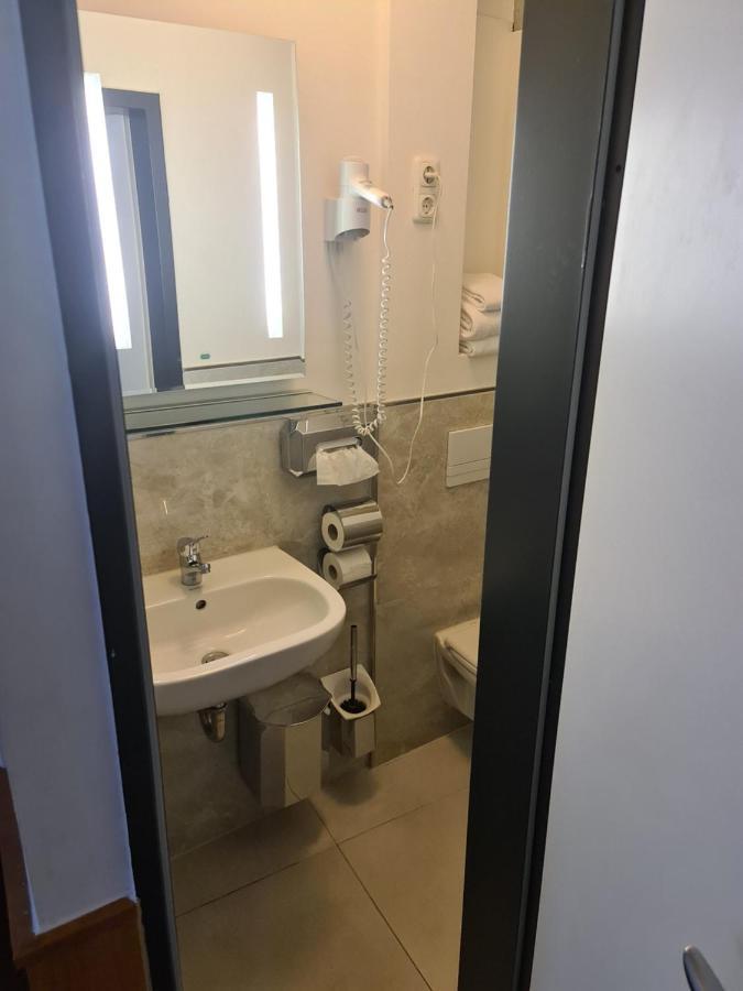 Altan Hotel Hamburg Bagian luar foto