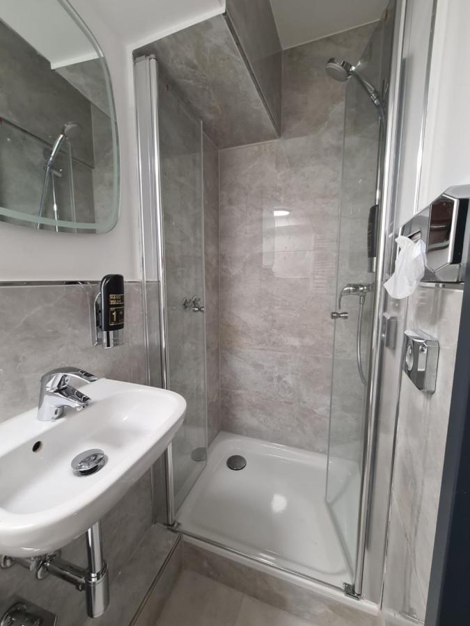Altan Hotel Hamburg Bagian luar foto
