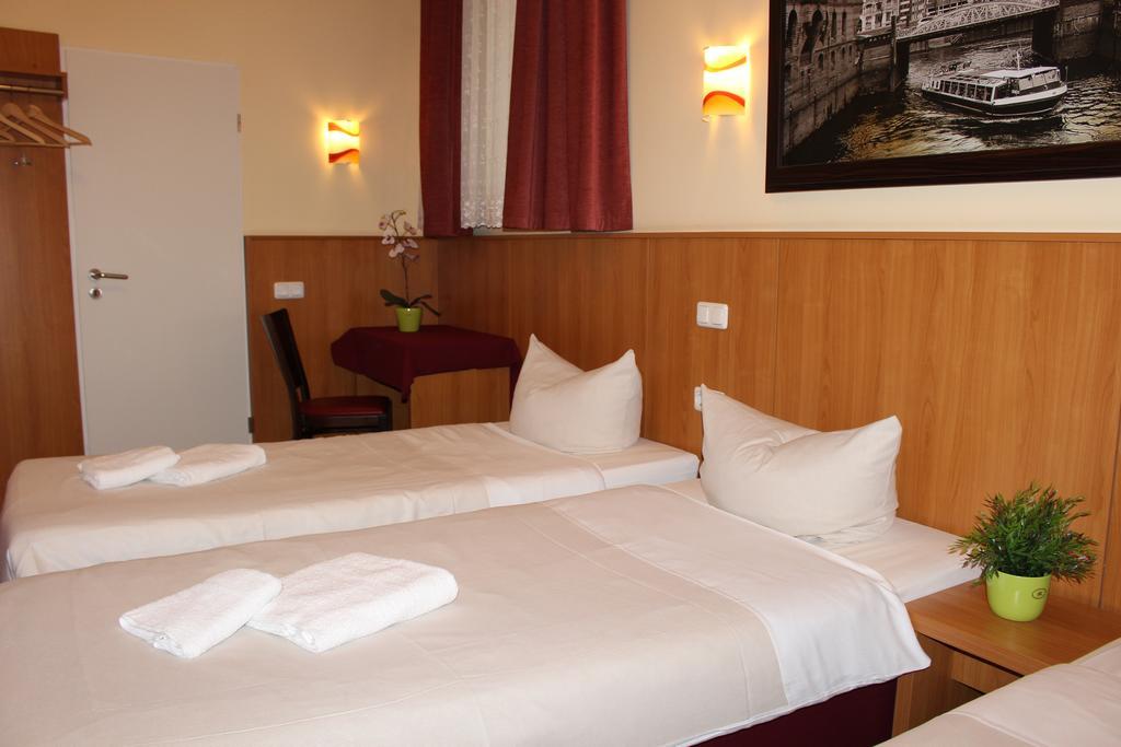 Altan Hotel Hamburg Bagian luar foto