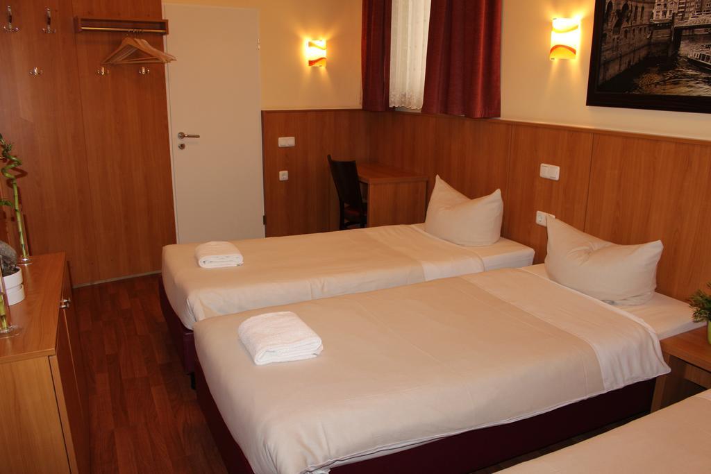 Altan Hotel Hamburg Bagian luar foto