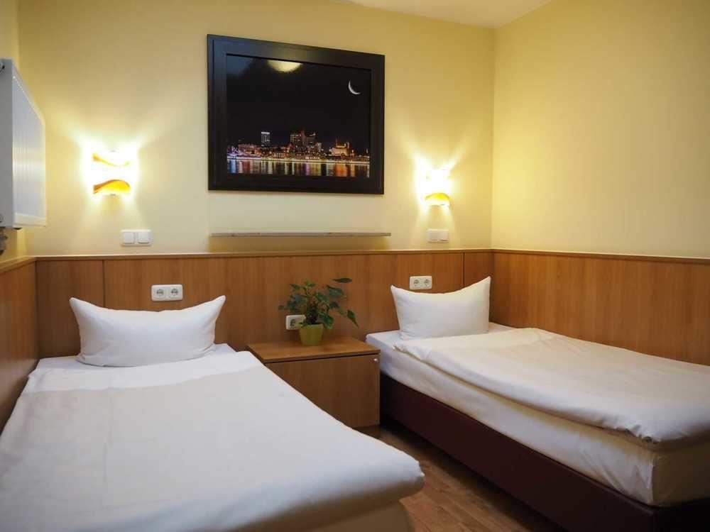 Altan Hotel Hamburg Bagian luar foto