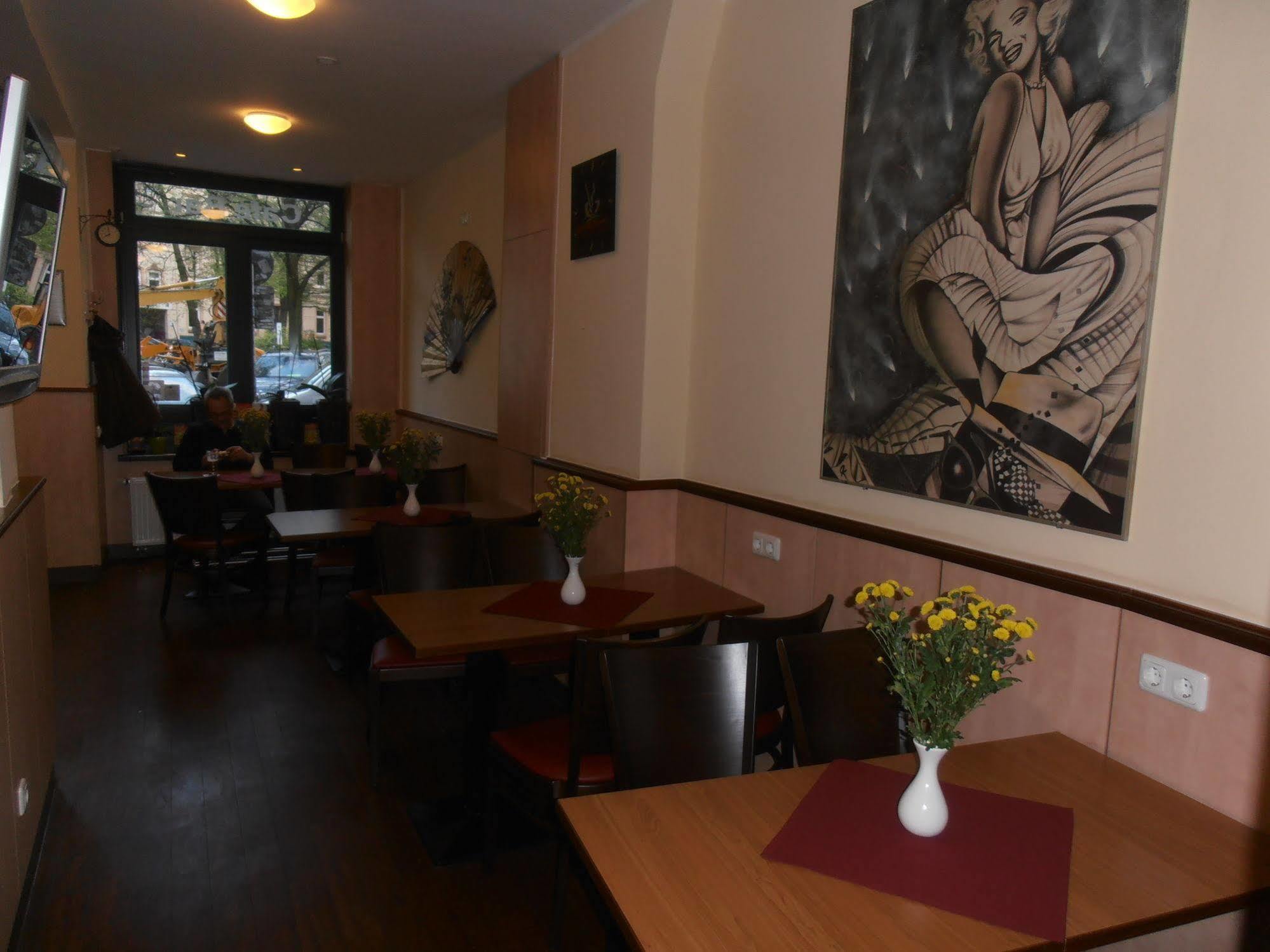 Altan Hotel Hamburg Bagian luar foto