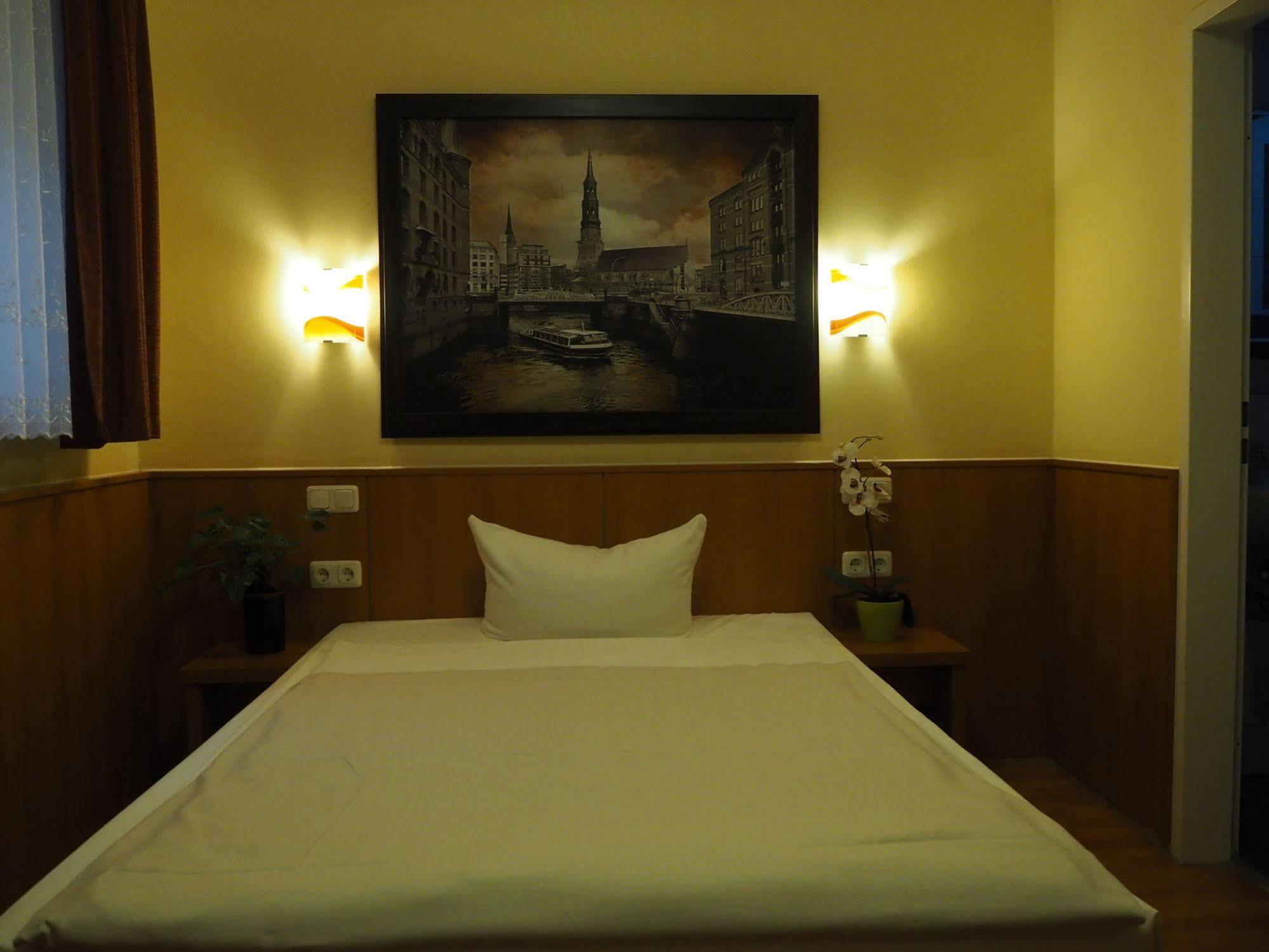Altan Hotel Hamburg Bagian luar foto